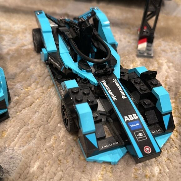 Lego Speed Champions Jaguar Formula E Set used complete with manuals - Picture 3 of 7